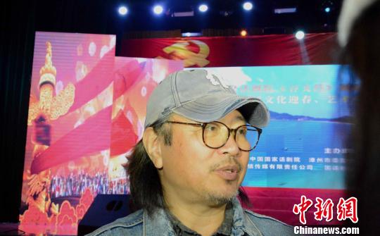 电视剧《谷文昌》导演黄克敏在接受媒体采访。 张金川 摄